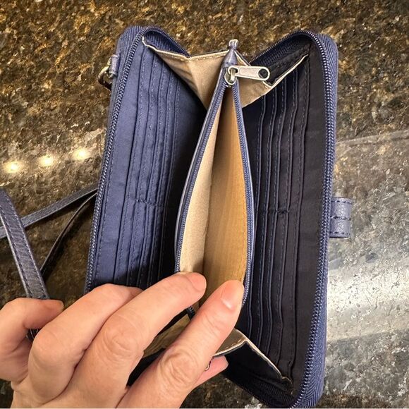 Sakroots Artist Circle Navy Quilted Wallet Crossbody Bag Wristlet, Navy, NWOT - Picture 2 of 7